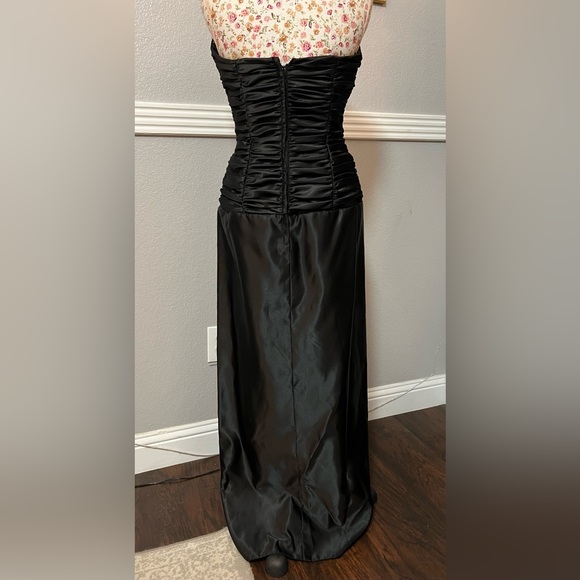 Mike Benet Formals dress - Picture 3 of 4